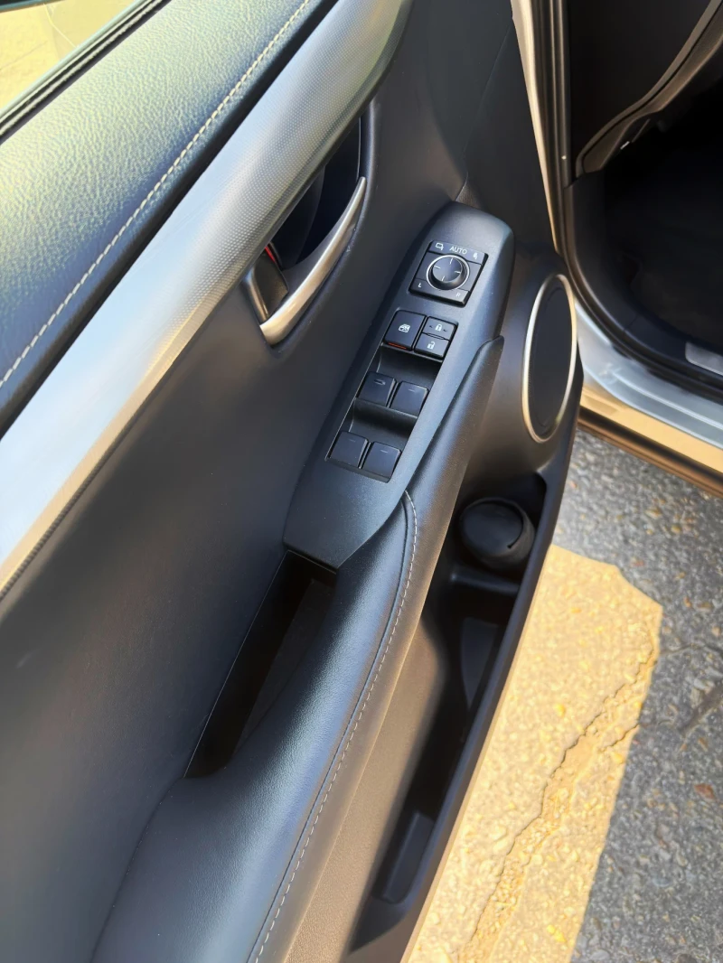 Lexus NX 300h, снимка 10 - Автомобили и джипове - 52486405