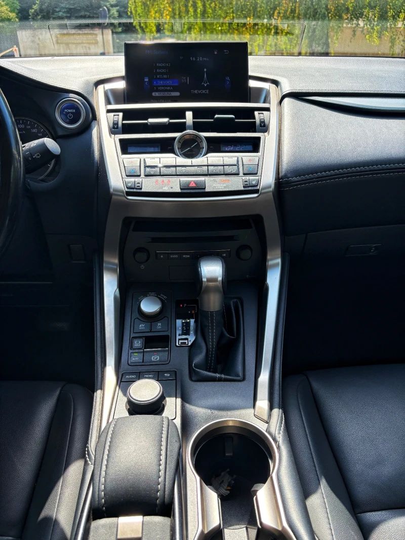 Lexus NX 300h, снимка 13 - Автомобили и джипове - 52486405