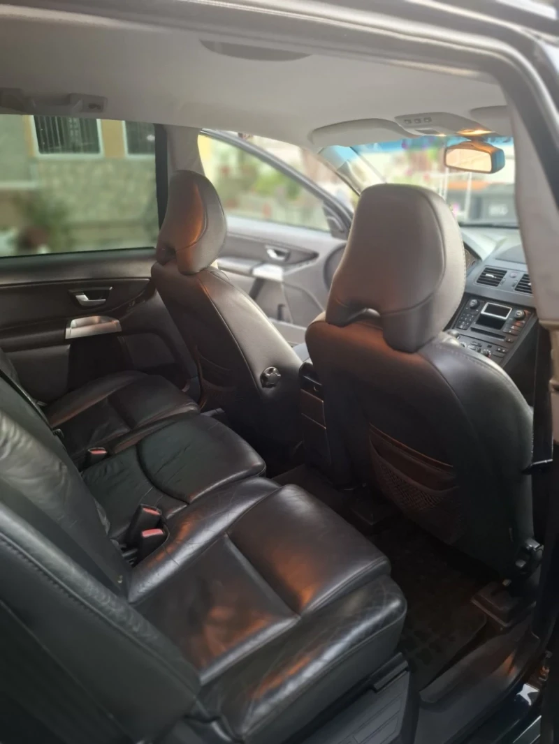 Volvo Xc90 2.4 D5 185кс. Ръчка, снимка 5 - Автомобили и джипове - 53061717