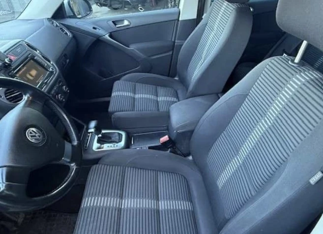 VW Tiguan 2.0TDI AUTOMATIC , снимка 4 - Автомобили и джипове - 52669321
