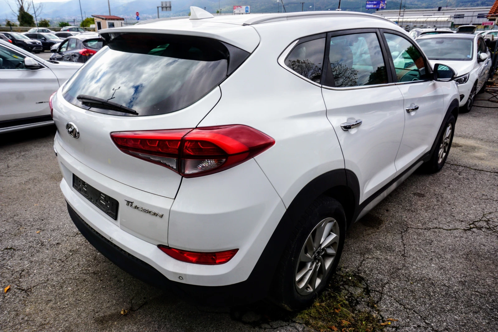Hyundai Tucson 1.7 CRDI COMFORT PLUS PACK - изображение 3