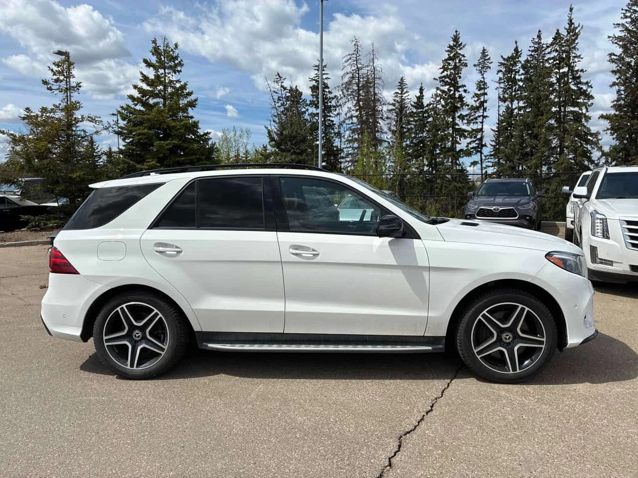 Mercedes-Benz GLE 400 4MATIC* HARMAN/KARDON* PANO* ПОДГРЕВИ* , снимка 3 - Автомобили и джипове - 54577887