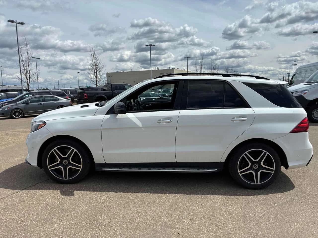 Mercedes-Benz GLE 400 4MATIC* HARMAN/KARDON* PANO* ПОДГРЕВИ* , снимка 2 - Автомобили и джипове - 54577887