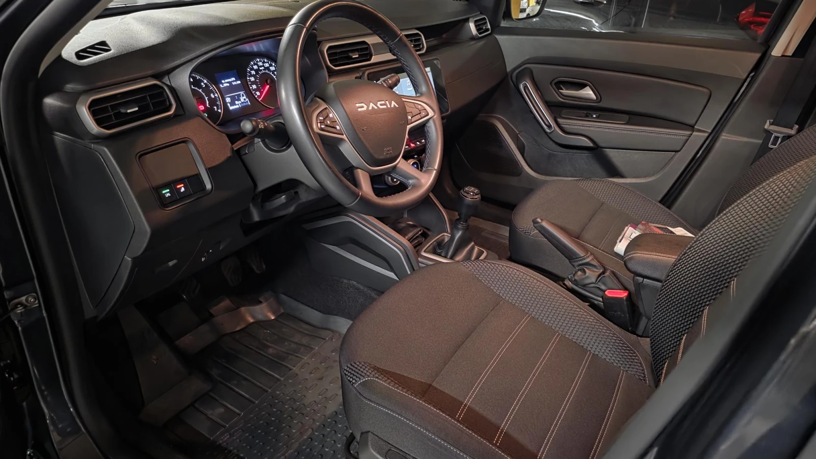 Dacia Duster, снимка 15 - Автомобили и джипове - 54737079