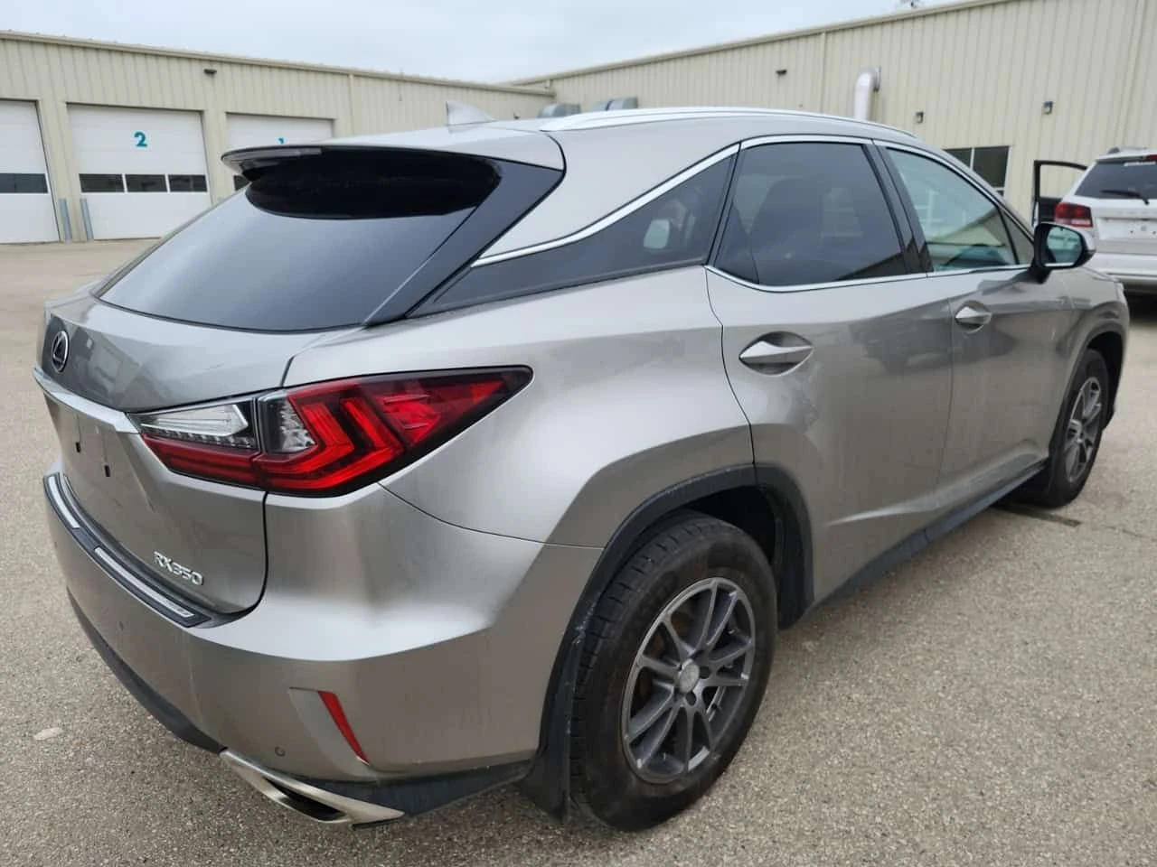 Lexus RX 350 ОБДУХ/ПОДГРЕВ/ШИБЕДАХ//CARFAX/ФИНАНСИРАНЕ, снимка 3 - Автомобили и джипове - 54827519