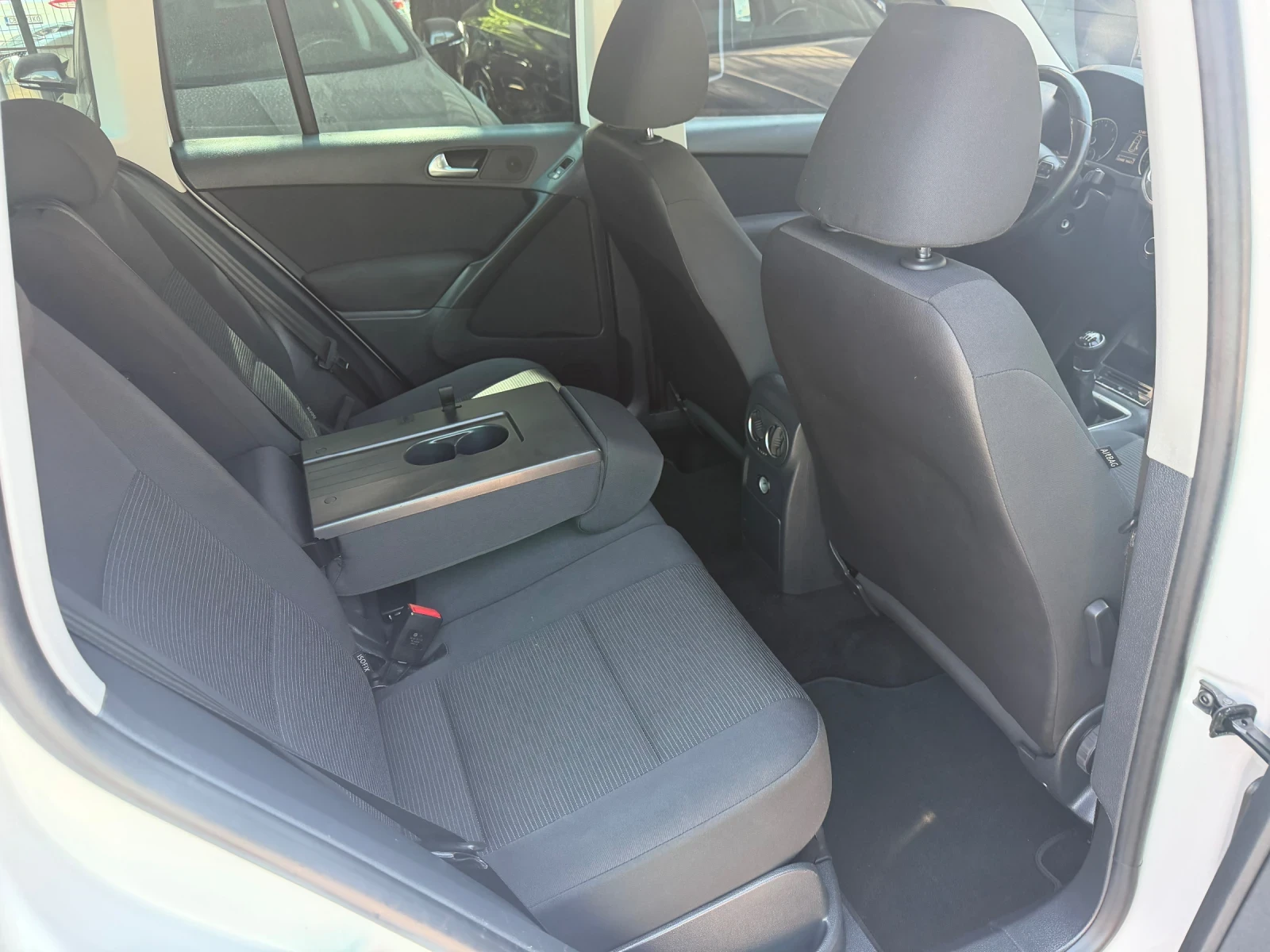 VW Tiguan 1.4TSI* 4Motion* Facelift, снимка 13 - Автомобили и джипове - 55614012