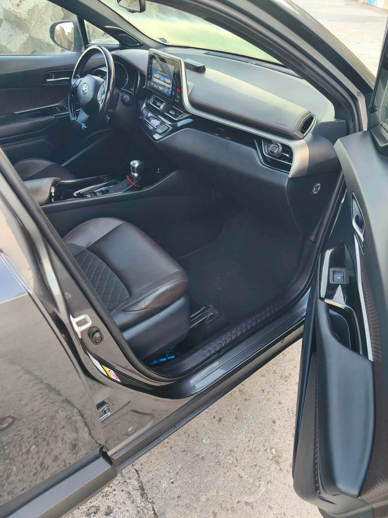Toyota C-HR 1.2 TURBO S 131�.� 4��4  | Mobile.bg � ����������� 13
