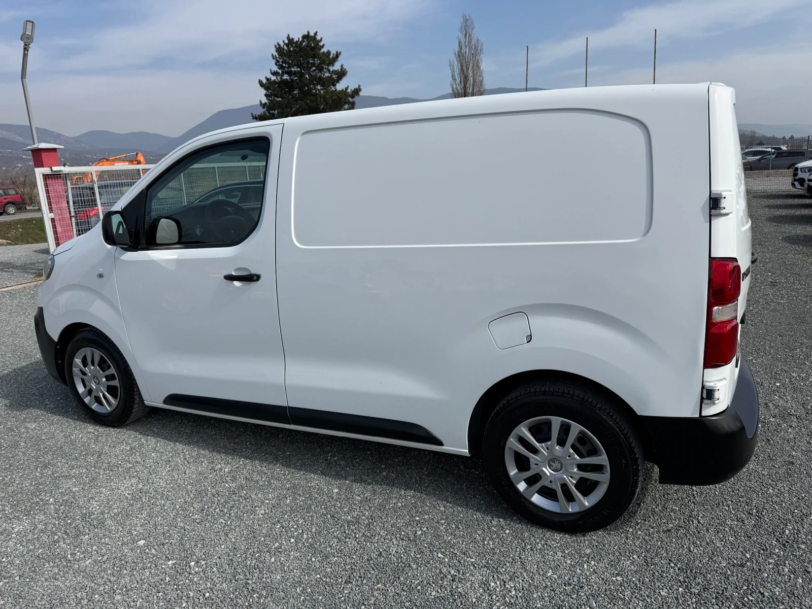 Peugeot Expert (KATO НОВА), снимка 9 - Бусове и автобуси - 53384115