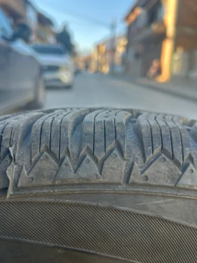 Гуми Зимни 245/65R17, снимка 1 - Гуми и джанти - 48117367