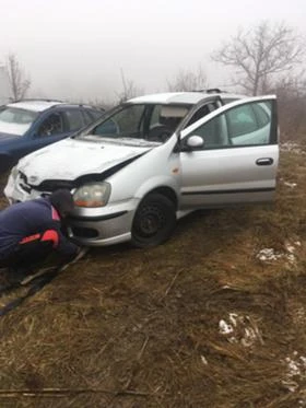  Nissan Almera tino