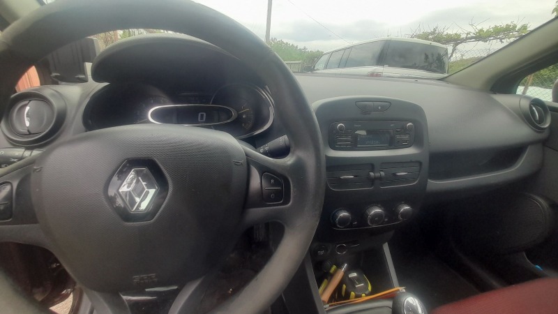 Renault Clio, снимка 8 - Автомобили и джипове - 41343659