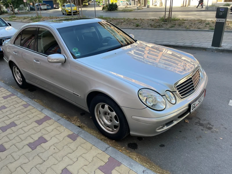 Mercedes-Benz E 200, снимка 1 - Автомобили и джипове - 47472579