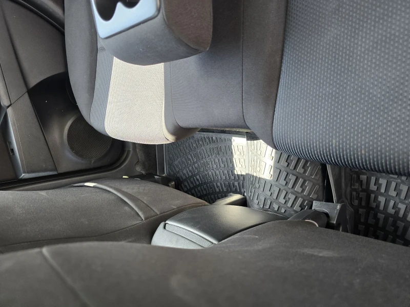 Mazda 3, снимка 16 - Автомобили и джипове - 51886407