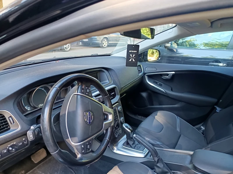 Volvo V40 1.6, снимка 9 - Автомобили и джипове - 52006520