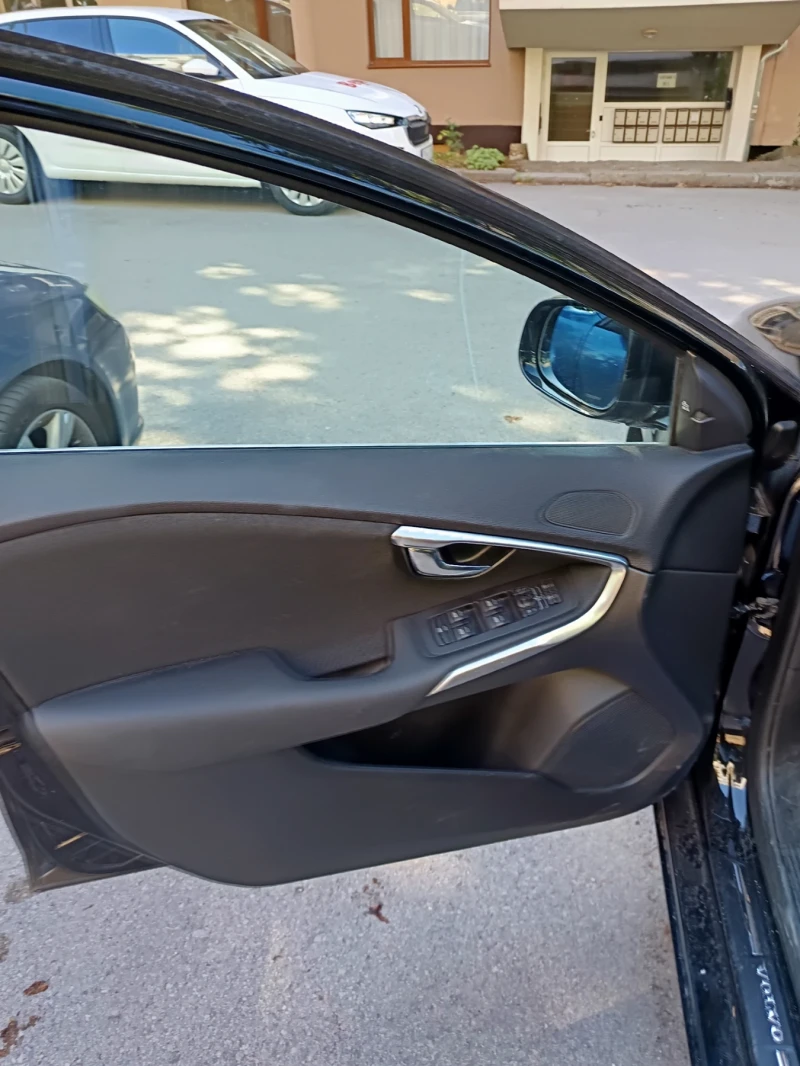 Volvo V40 1.6, снимка 10 - Автомобили и джипове - 52006520