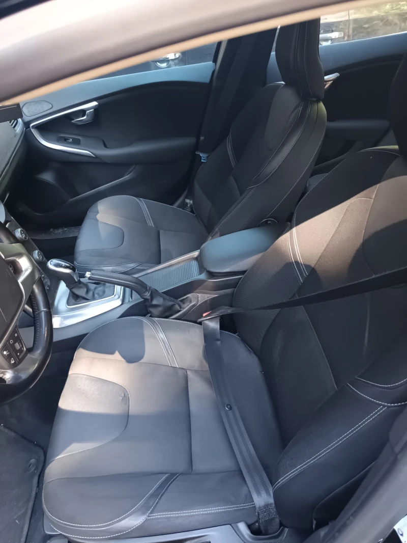 Volvo V40 1.6, снимка 8 - Автомобили и джипове - 52006520