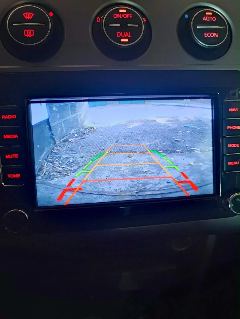 VW Touran EcoFuel, снимка 12 - Автомобили и джипове - 52316581