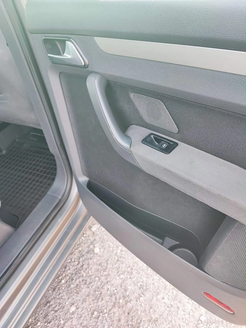 VW Touran EcoFuel, снимка 9 - Автомобили и джипове - 52316581