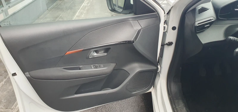 Peugeot 208, снимка 7 - Автомобили и джипове - 52629362