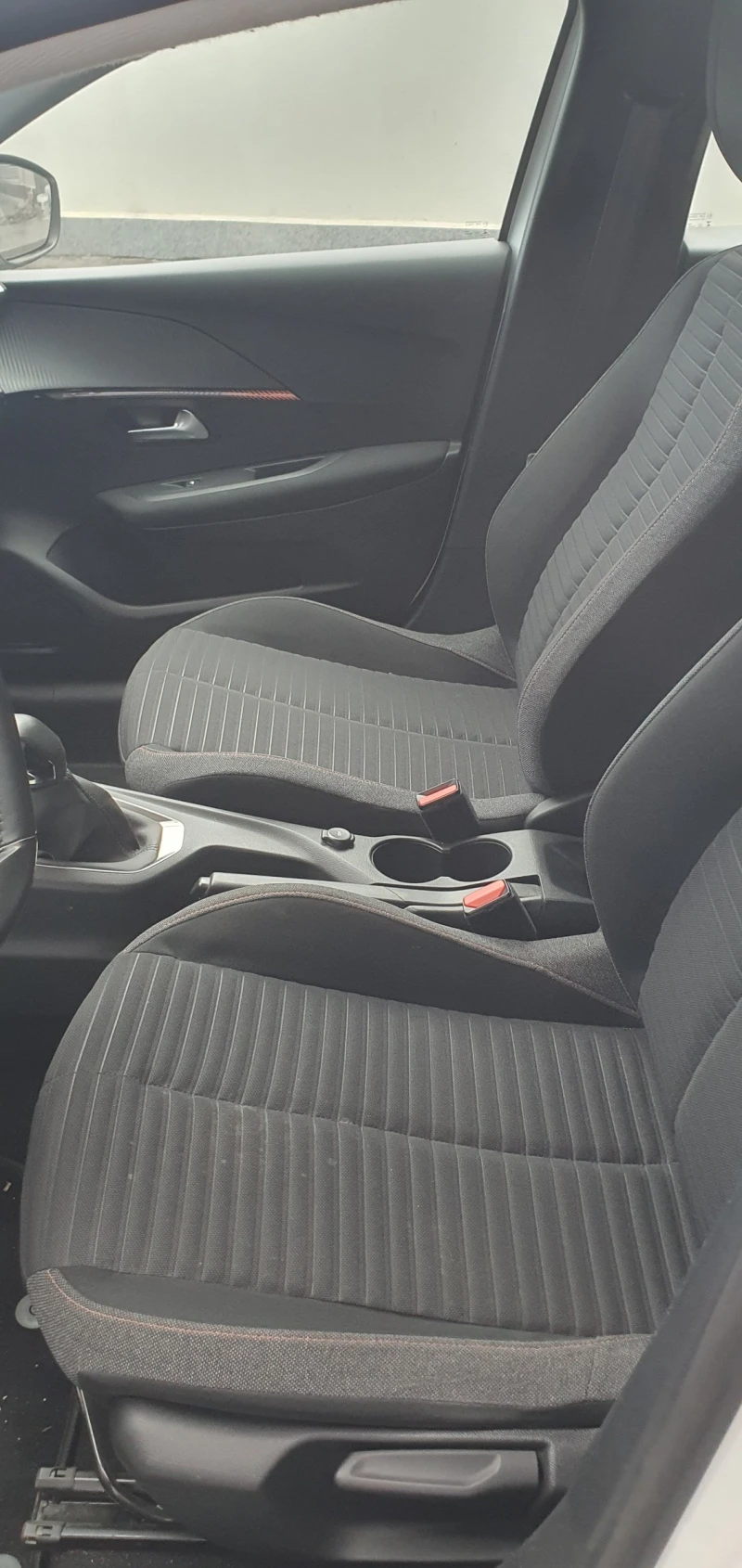 Peugeot 208, снимка 8 - Автомобили и джипове - 52629362