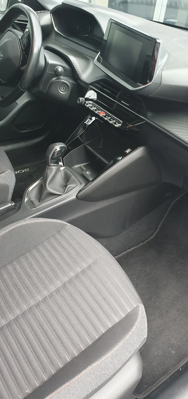 Peugeot 208, снимка 11 - Автомобили и джипове - 52629362