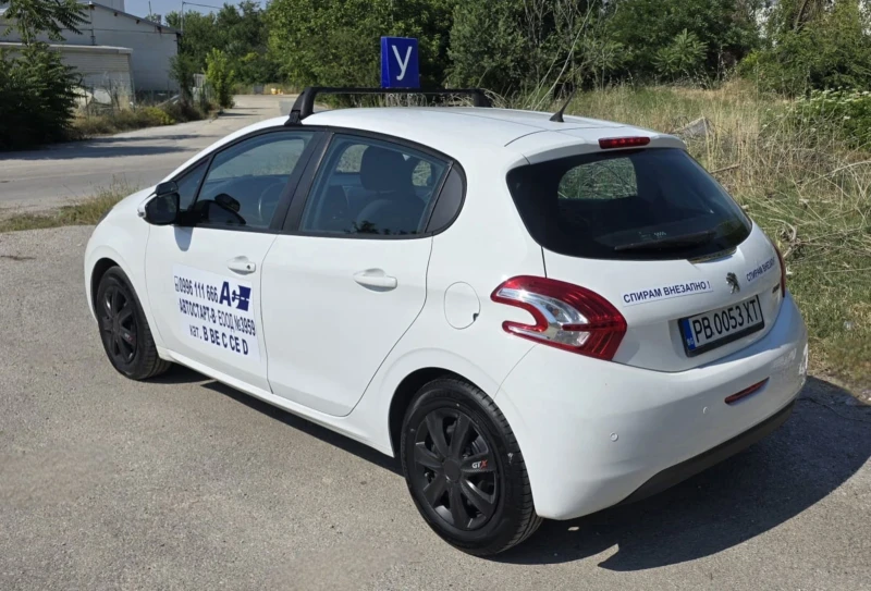 Peugeot 208 1.4 HDI, снимка 3 - Автомобили и джипове - 52680752
