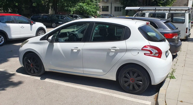 Peugeot 208 1.4 HDI, снимка 9 - Автомобили и джипове - 52680752