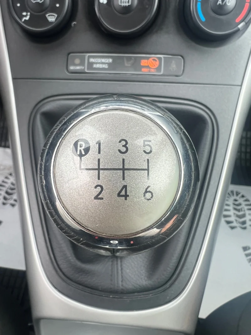 Toyota Auris 1.3 88 000 км, снимка 8 - Автомобили и джипове - 53000441