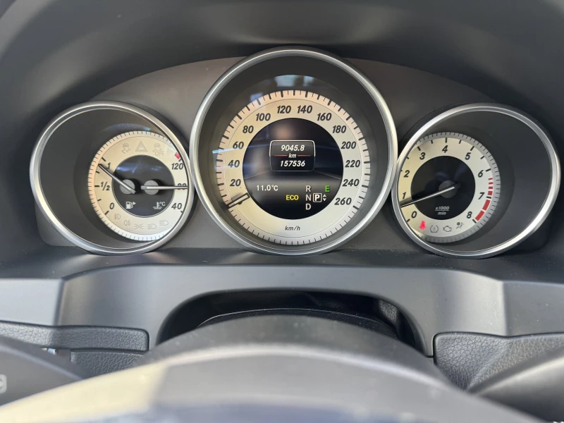 Mercedes-Benz E 500 COUPE, снимка 12 - Автомобили и джипове - 53109434