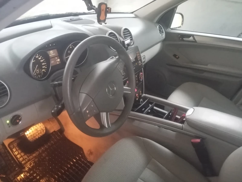 Mercedes-Benz C 320, снимка 6 - Автомобили и джипове - 53428837