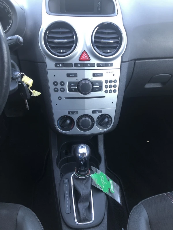 Opel Corsa 1.4 I   ШВЕЙЦАРИЯ - изображение 6