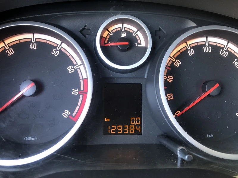 Opel Corsa 1.4 I   ШВЕЙЦАРИЯ - изображение 9