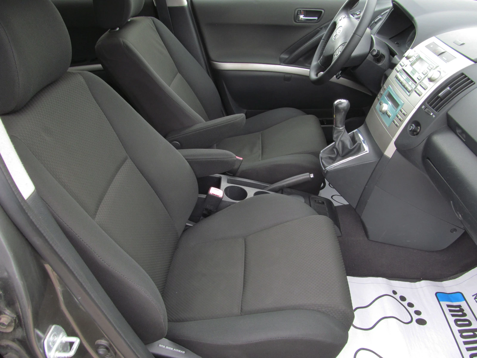 Toyota Corolla verso 1.6 БЕНЗИН - изображение 8