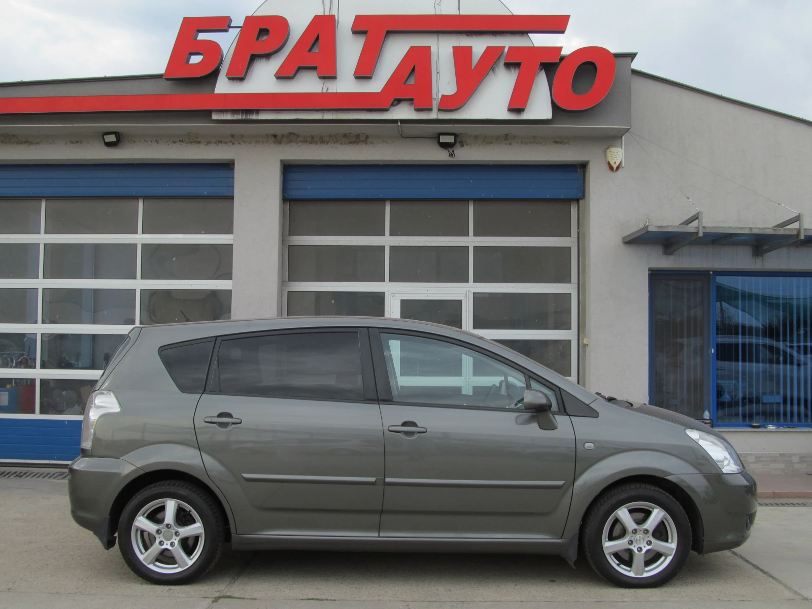 Toyota Corolla verso 1.6 БЕНЗИН - изображение 6