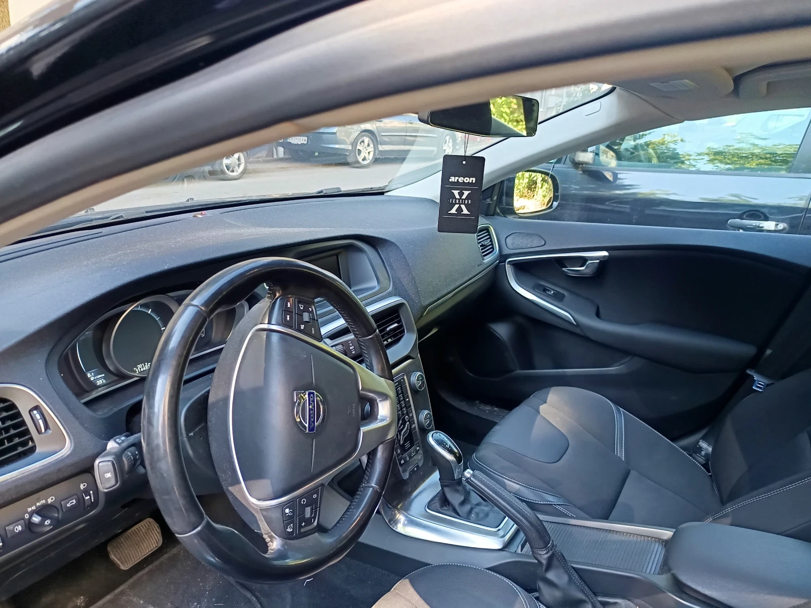 Volvo V40 1.6 - изображение 9
