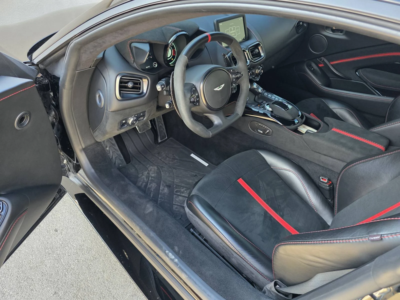 Aston Martin V8 Vantage, снимка 10 - Автомобили и джипове - 51876086