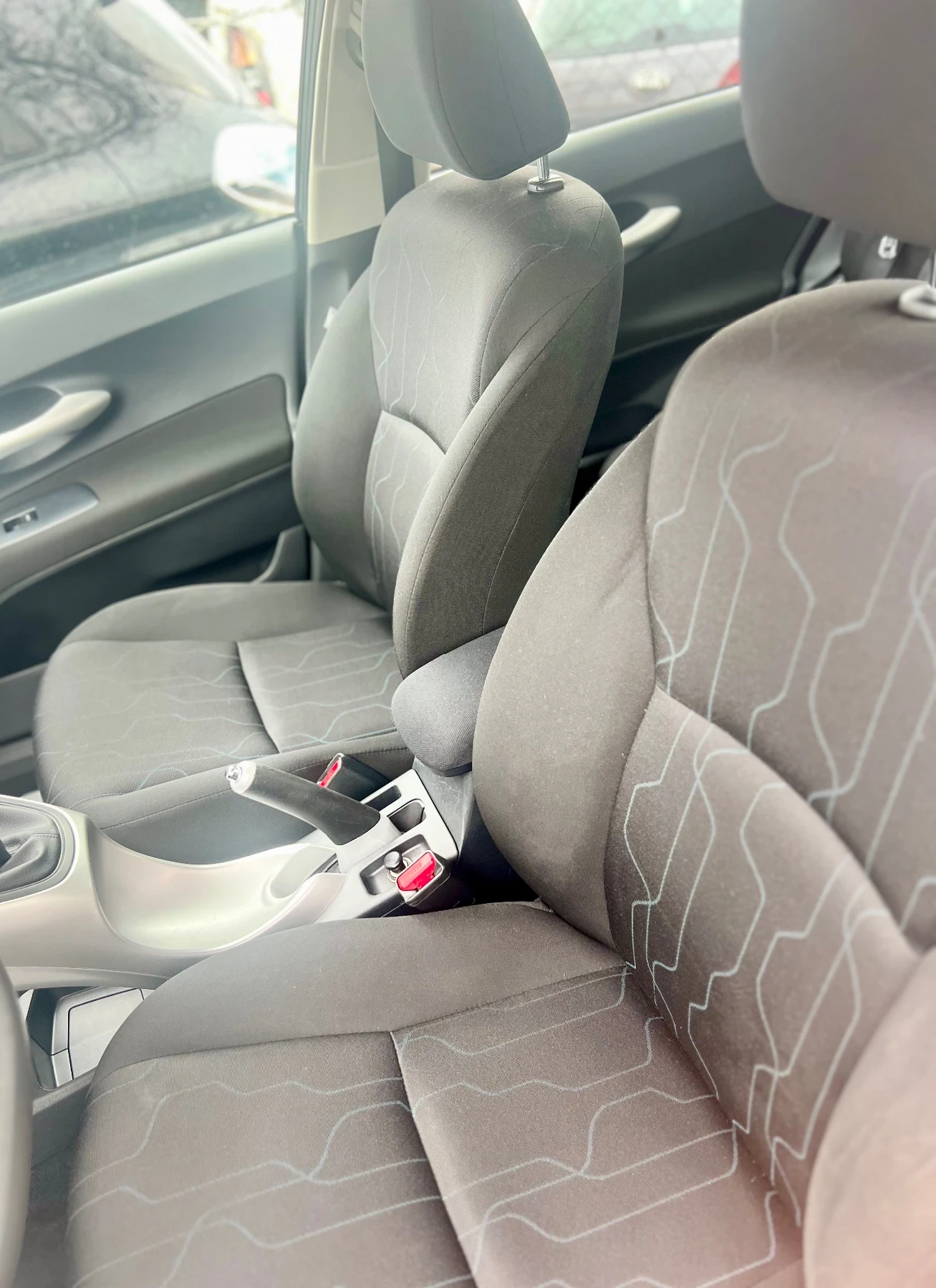 Toyota Auris 1.3 88 000 км - изображение 9