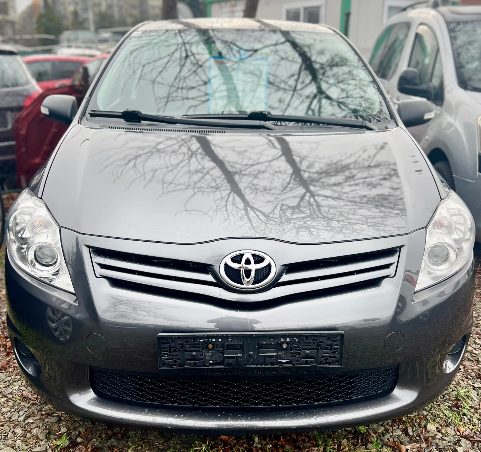 Toyota Auris 1.3 88 000 км - изображение 2