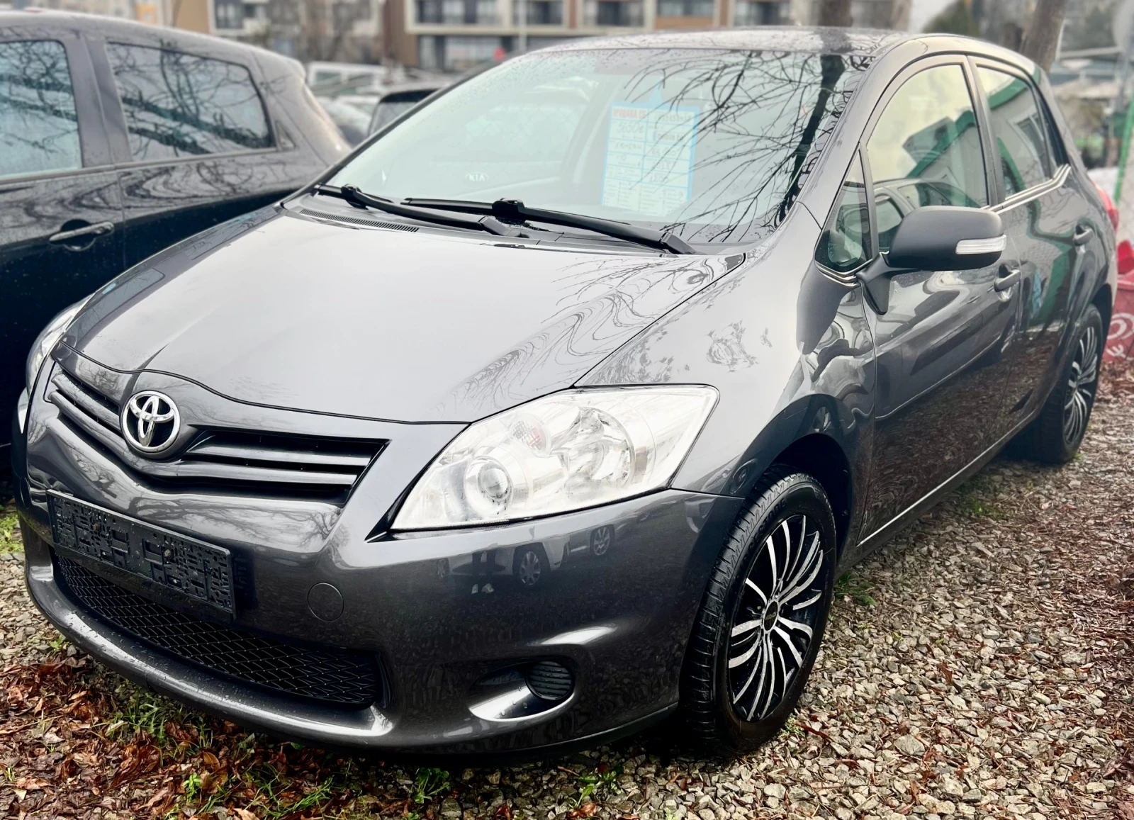 Toyota Auris 1.3 88 000 км - изображение 3