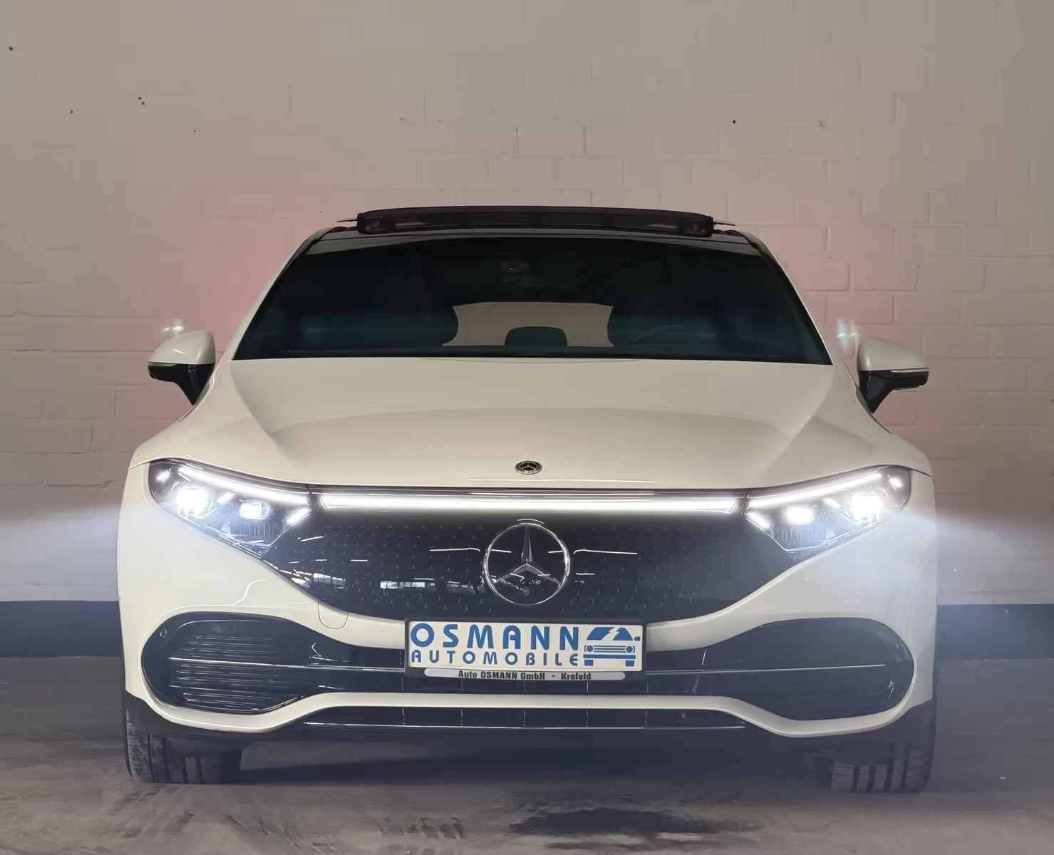Mercedes-Benz EQS 450+ MultiB 360 DIST AIR PANO W/P+ HUD Burmester, снимка 2 - Автомобили и джипове - 54463344