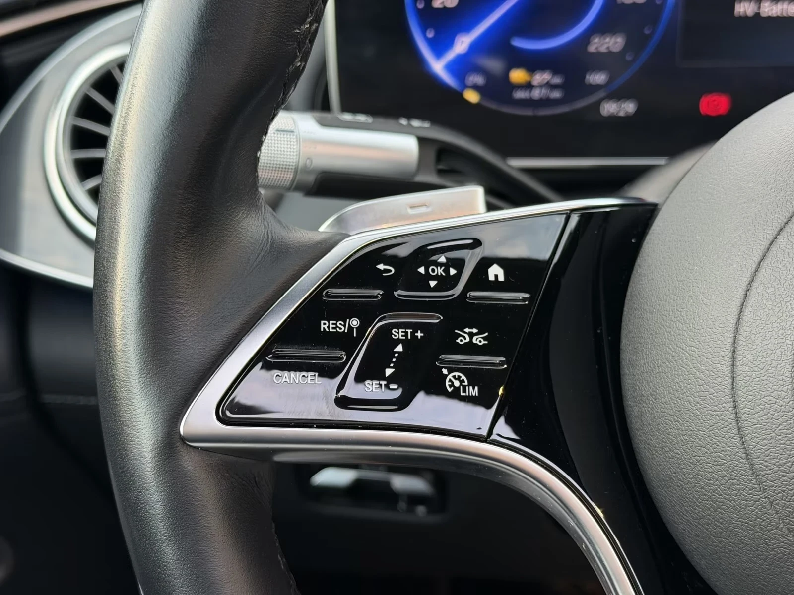 Mercedes-Benz EQS 450+ MultiB 360 DIST AIR PANO W/P+ HUD Burmester, снимка 10 - Автомобили и джипове - 54463344