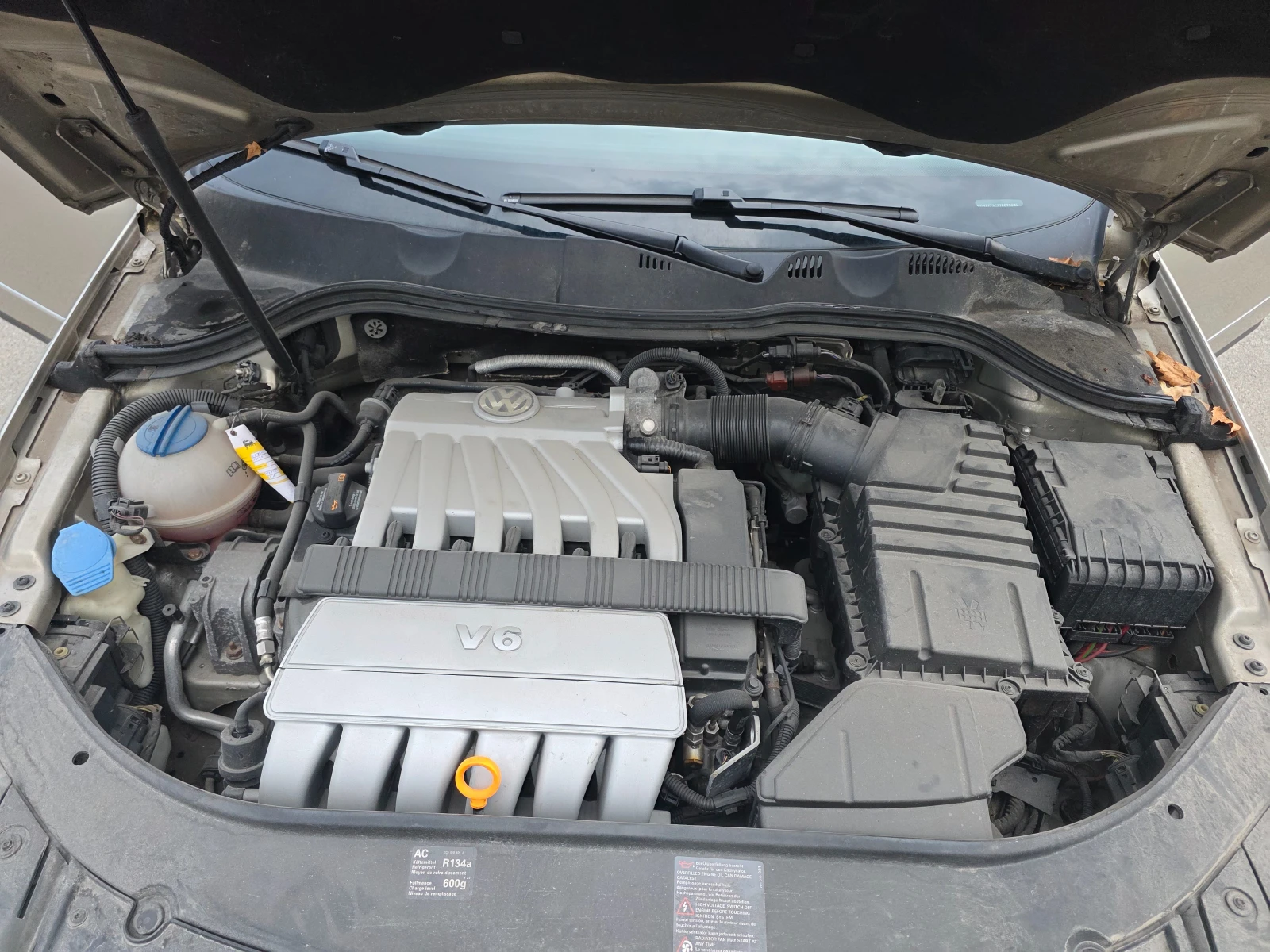 VW Passat 3.2FSI 4MOTION, снимка 11 - Автомобили и джипове - 55791739