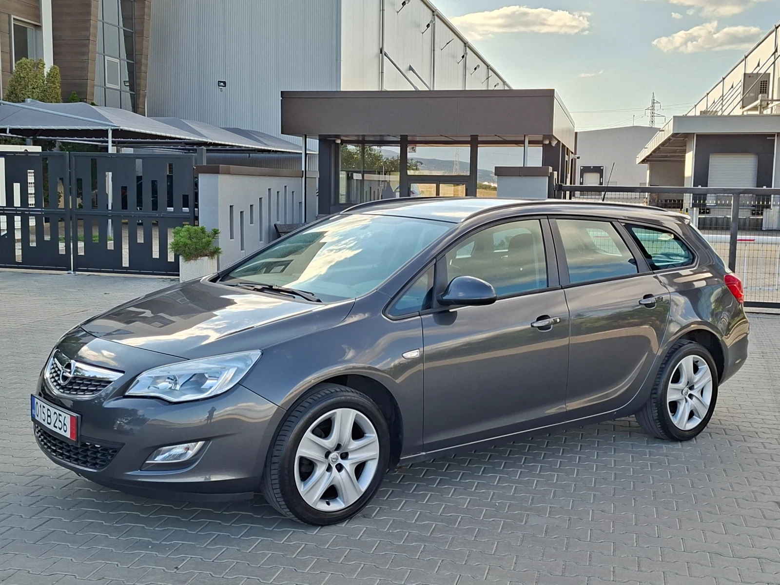 Opel Astra 1.4i* (140кс)* EURO-5* НОВ ВНОС* , снимка 5 - Автомобили и джипове - 56059319