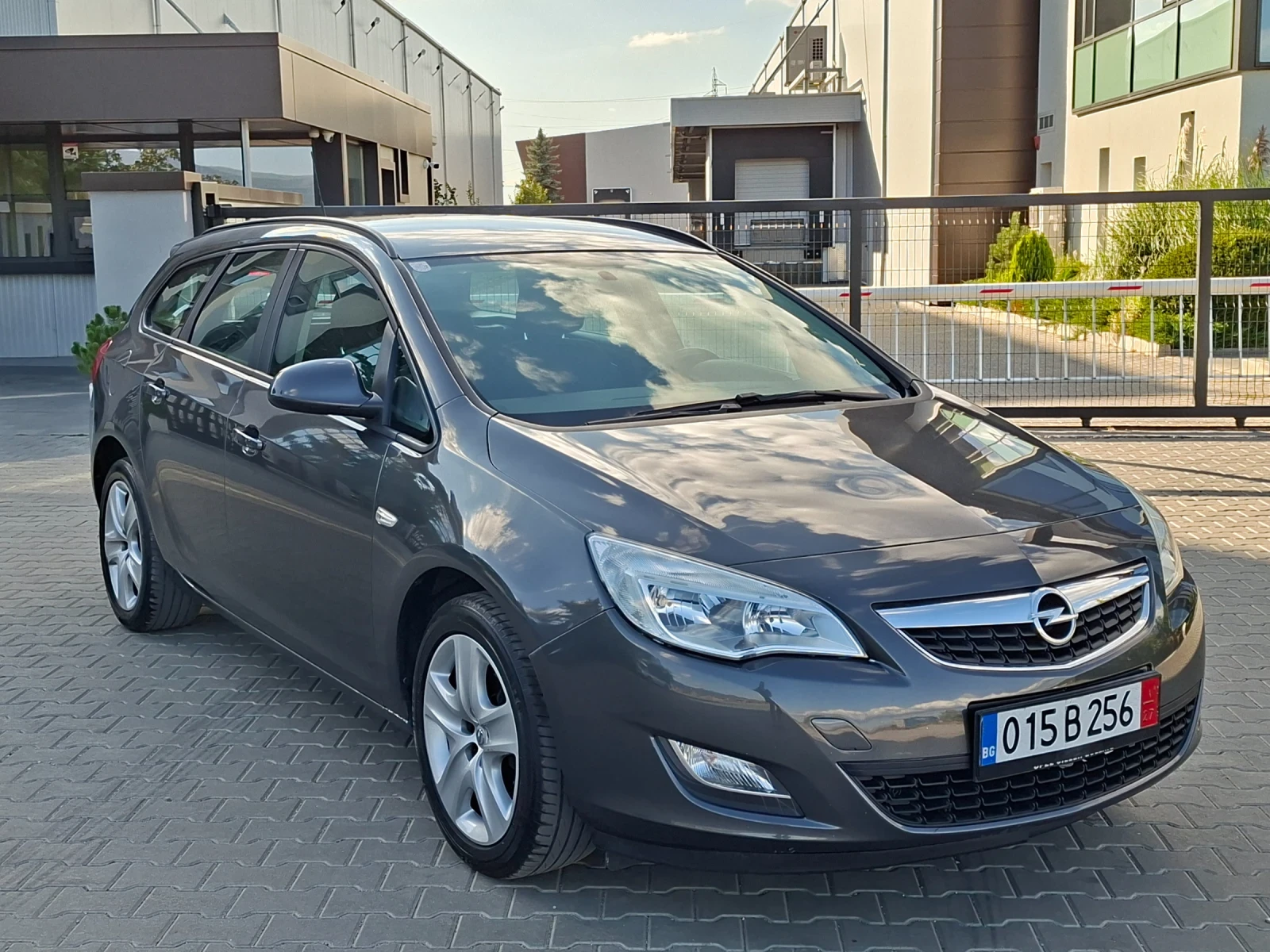 Opel Astra 1.4i* (140кс)* EURO-5* НОВ ВНОС* , снимка 11 - Автомобили и джипове - 56059319