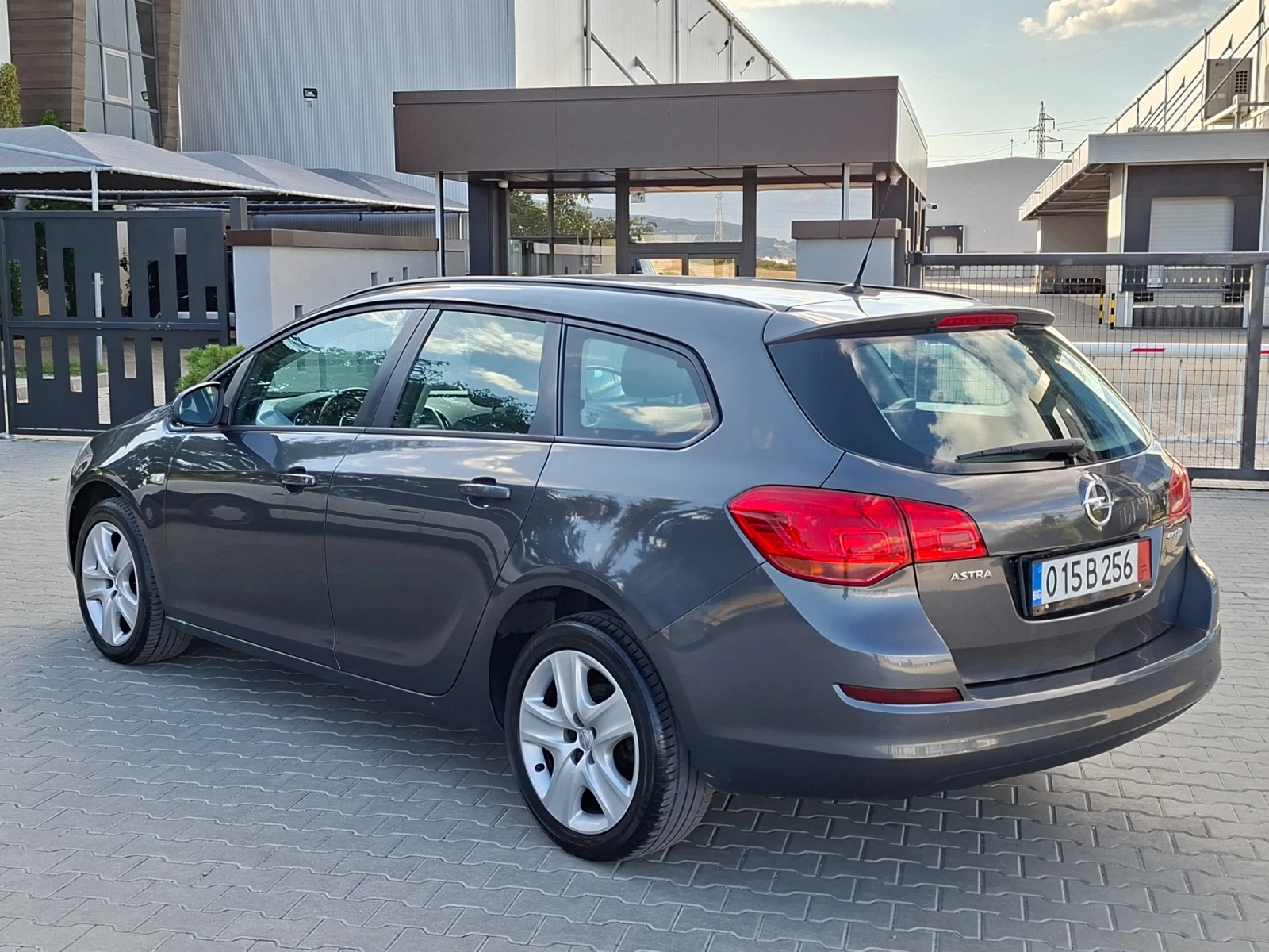 Opel Astra 1.4i* (140кс)* EURO-5* НОВ ВНОС* , снимка 6 - Автомобили и джипове - 56059319