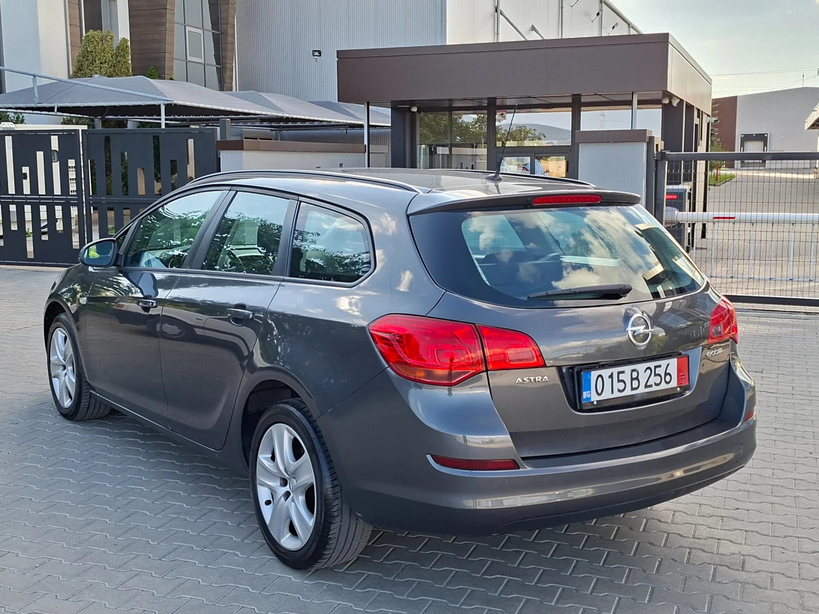 Opel Astra 1.4i* (140кс)* EURO-5* НОВ ВНОС* , снимка 9 - Автомобили и джипове - 56059319