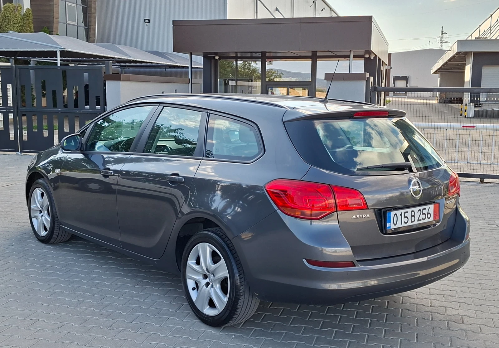 Opel Astra 1.4i* (140кс)* EURO-5* НОВ ВНОС* , снимка 7 - Автомобили и джипове - 56059319