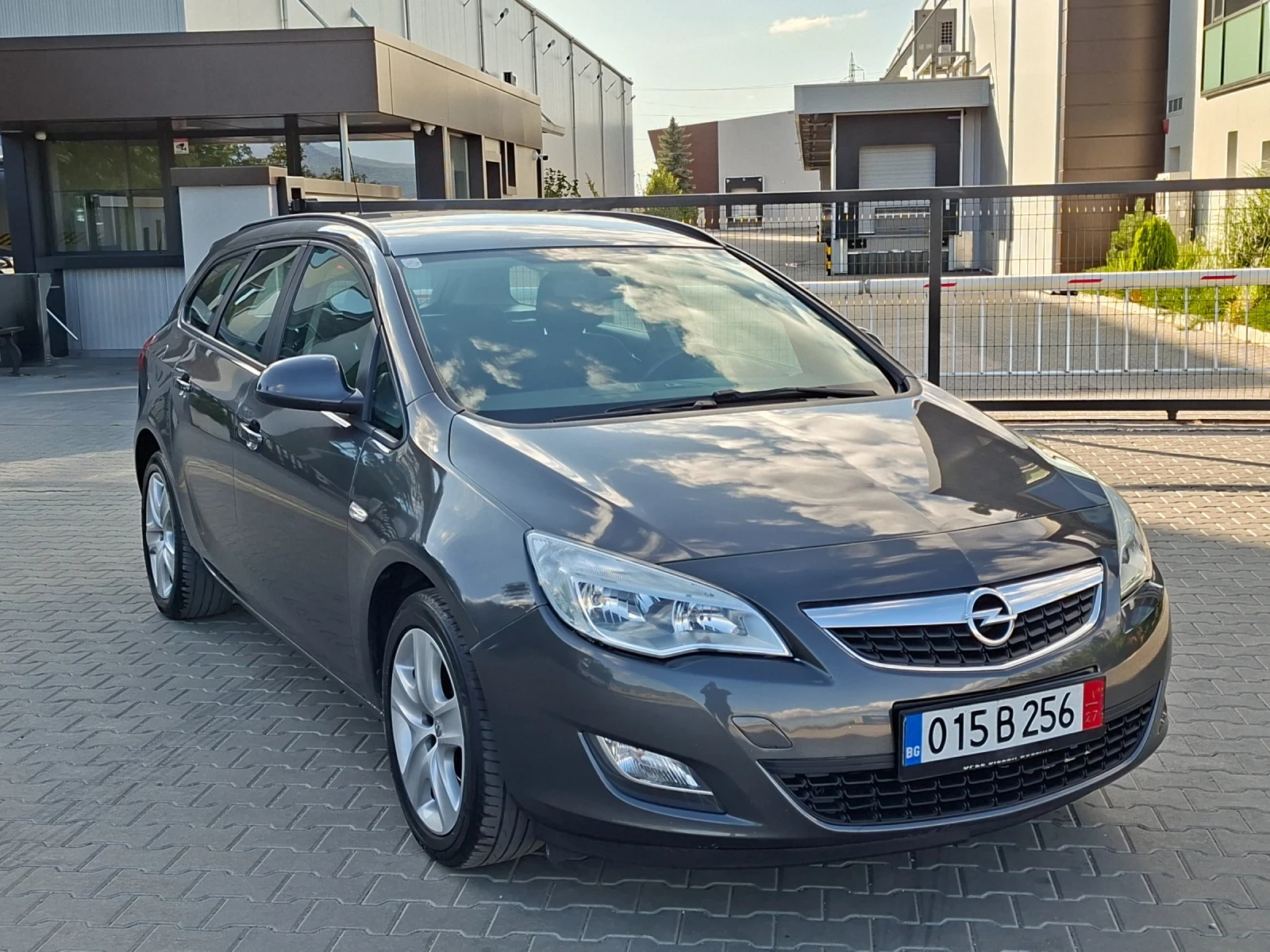 Opel Astra 1.4i* (140кс)* EURO-5* НОВ ВНОС* , снимка 10 - Автомобили и джипове - 56059319