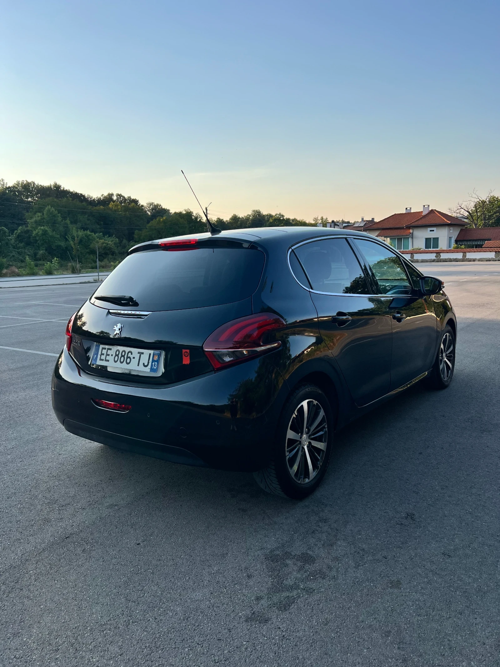 Peugeot 208 Pano Avtomat, снимка 4 - Автомобили и джипове - 56185992