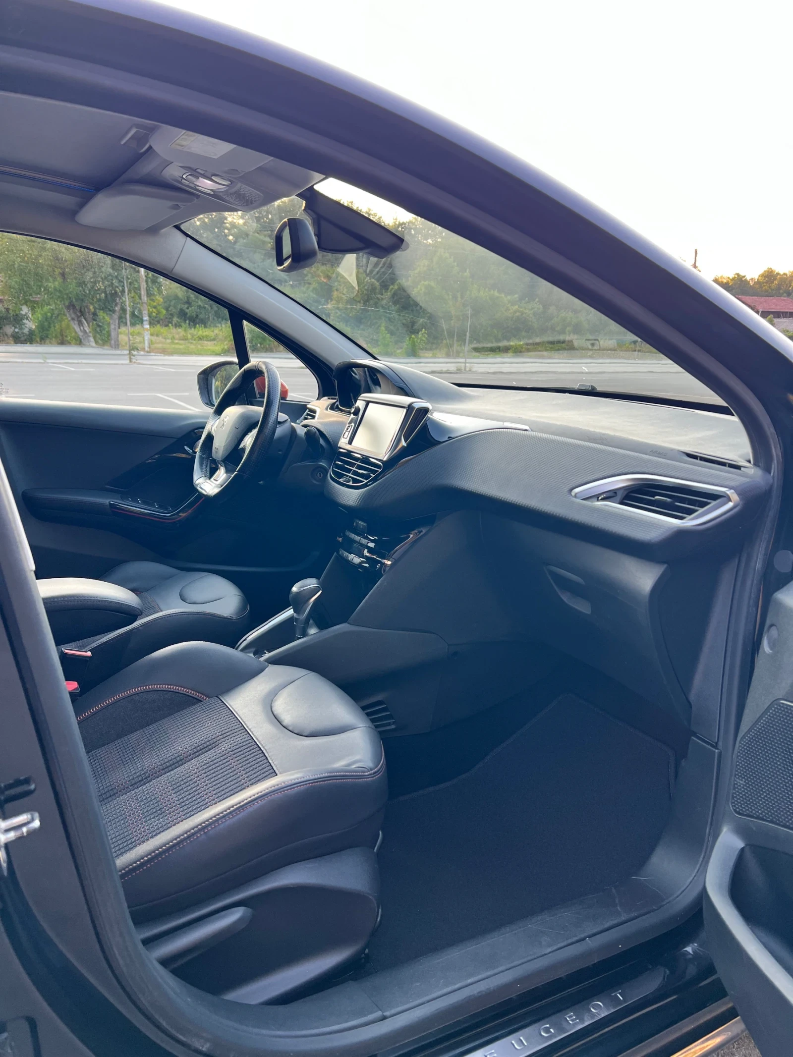 Peugeot 208 Pano Avtomat, снимка 12 - Автомобили и джипове - 56185992